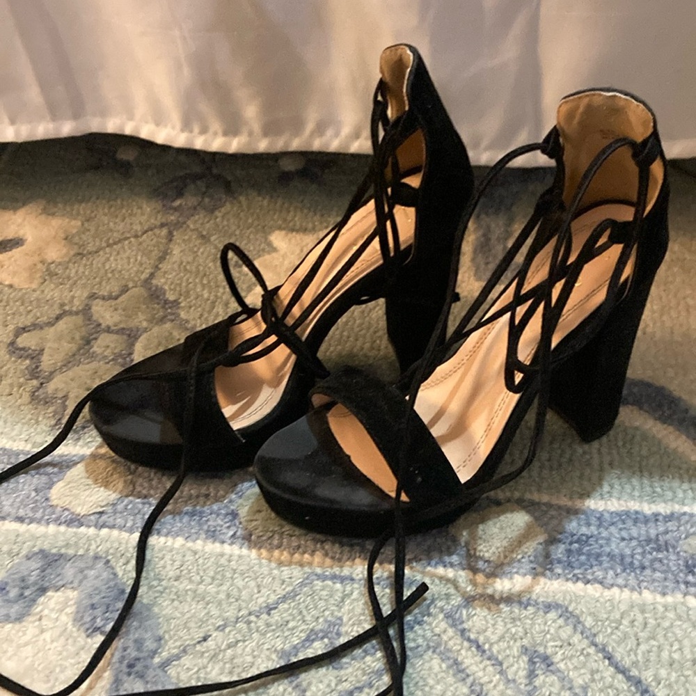 Lulus brand size 6 black suede platform heels